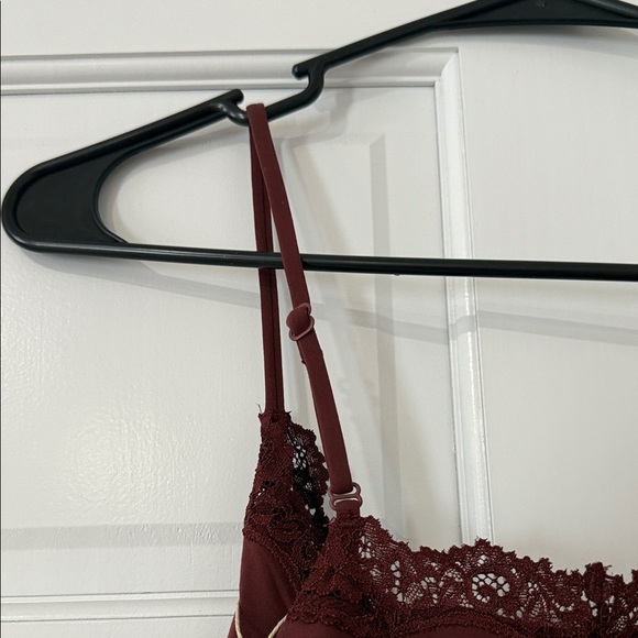 SKIMS Deep Red Lace Bodysuit - Picture 7 of 7